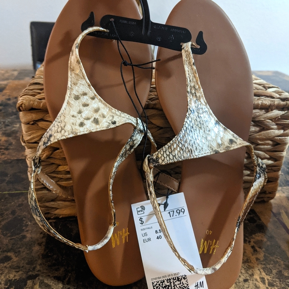 H&M faux snake skin t-strap sandals size 8.5